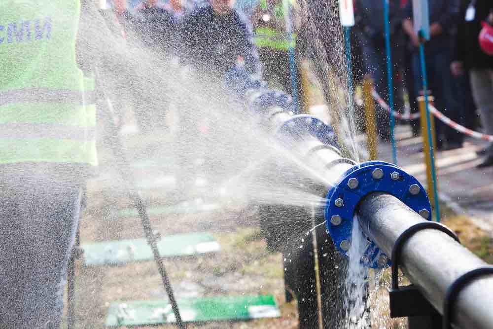 Fugas de agua en tuberías en Santiago y Zaraiche